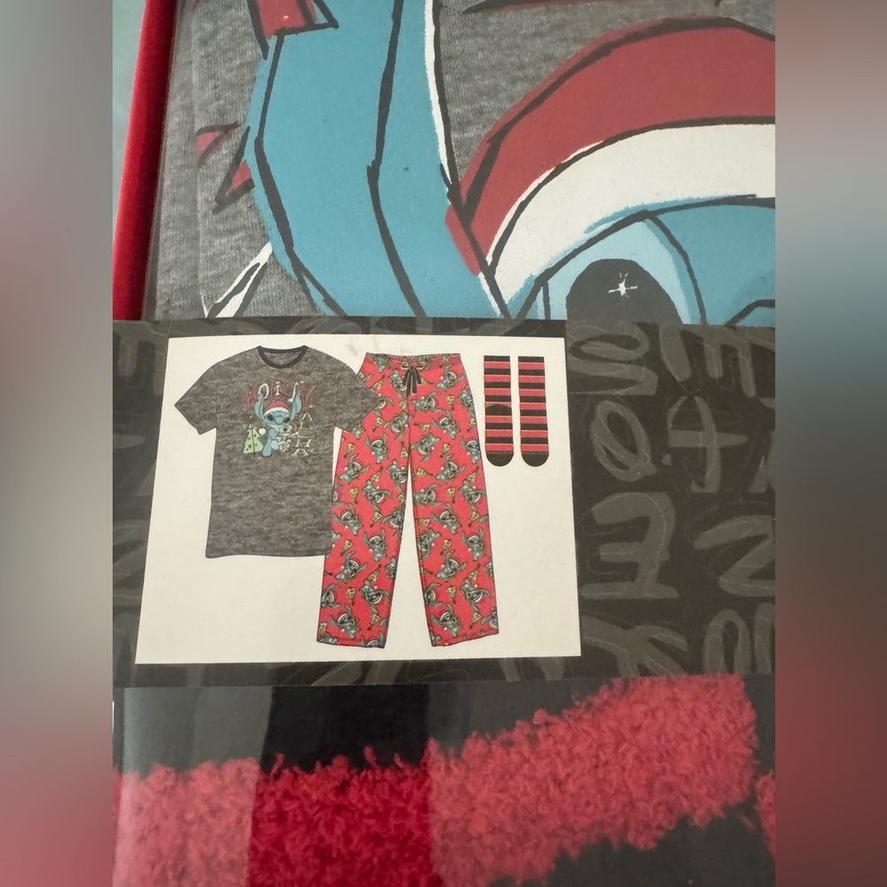 Disney Stitch Men's Sleep Set - Picture 2 of 9